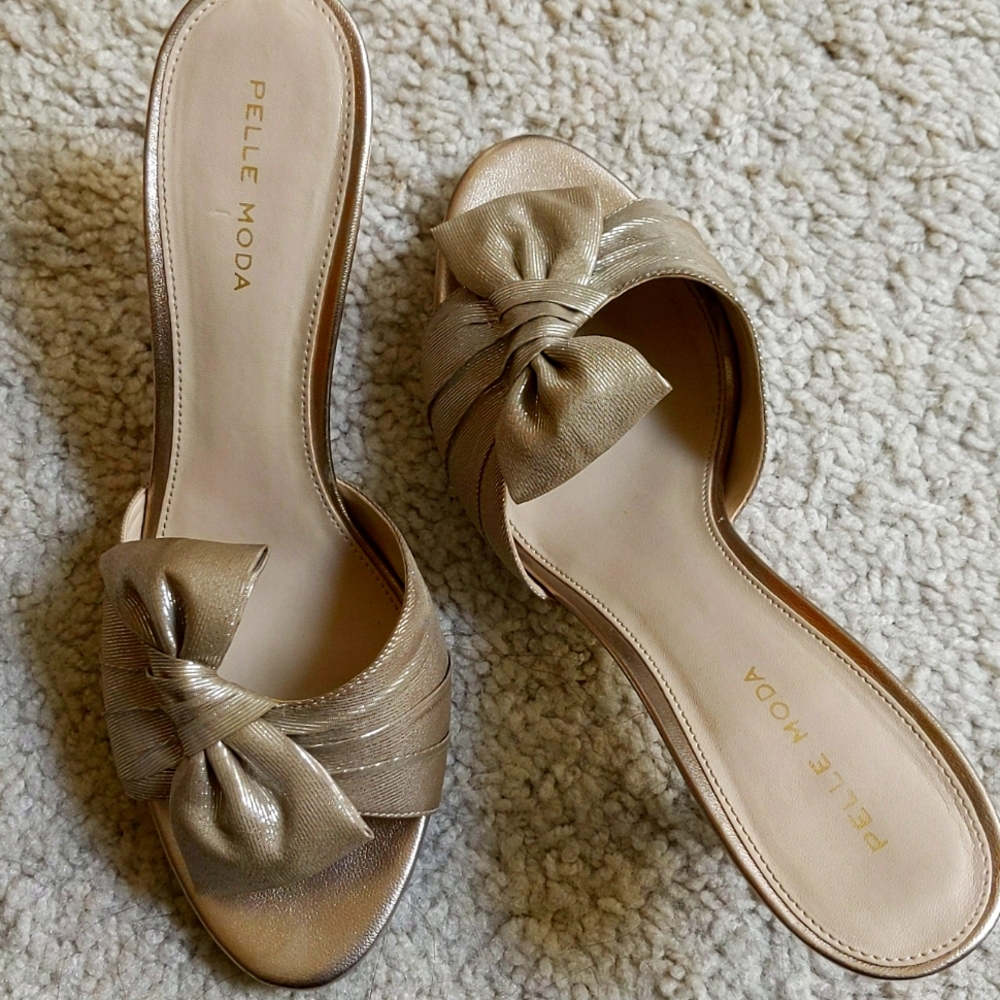 Gold bow tip sandal heels